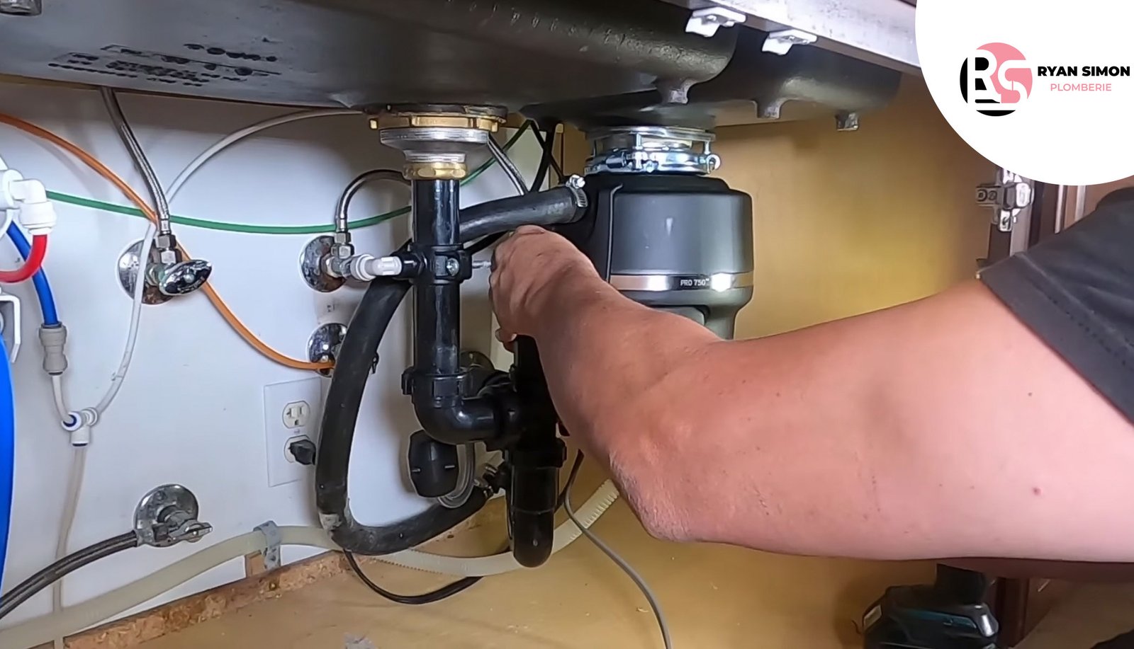 Plomberie professionnelle Simon Ryan à Saint-Cloud